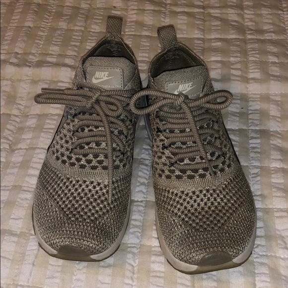 Nike Air Max Thea Flyknit - Picture 1 of 5